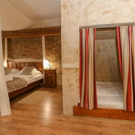 Puchner Kastelyszallo Bikal